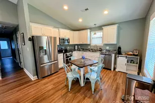 528 S Shamrock Ave, Landrum, SC 29356 - Photo 4