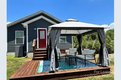 528 S Shamrock Avenue, Landrum, SC 29356 - Photo 2