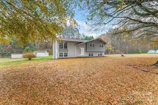 2210 24th St Cir NE, Hickory, NC 28601 - Photo 2