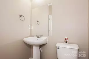 10209 Fairbourne Ct, Charlotte, NC 28269 - Photo 6