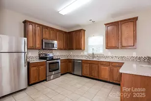 10209 Fairbourne Ct, Charlotte, NC 28269 - Photo 4