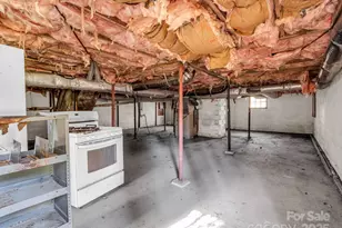 541 Broadway St, Hendersonville, NC 28739 - Photo 34