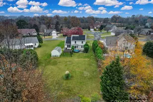 718 Emerson Dr, Mooresville, NC 28115 - Photo 2