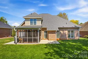 1740 30th Ave Dr NE, Hickory, NC 28601 - Photo 6