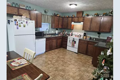 951 Cypress Court NW, Lenoir, NC 28645 - Photo 4