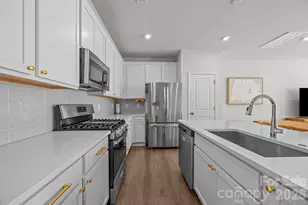 915 Kinsey Aly, Charlotte, NC 28217 - Photo 6