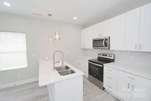3806 Freedom Dr, Charlotte, NC 28208 - Photo 6