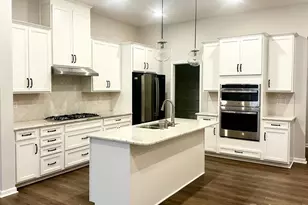 5810 Coulee Ln, Charlotte, NC 28215 - Photo 4