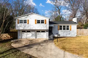 1905 10th St Pl NW, Hickory, NC 28601 - Photo 2