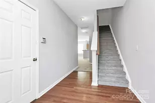 2138 Winthrop Chase Dr, Charlotte, NC 28212 - Photo 4