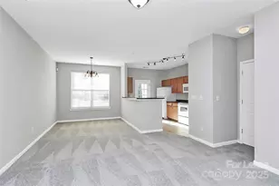 2138 Winthrop Chase Dr, Charlotte, NC 28212 - Photo 8