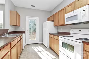 2138 Winthrop Chase Dr, Charlotte, NC 28212 - Photo 14