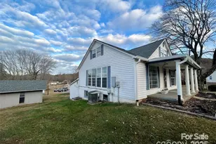 2333 Cedar Rock Cir, Lenoir, NC 28645 - Photo 4