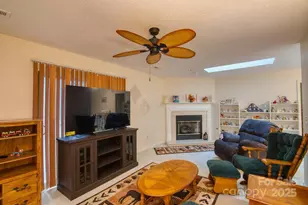 532 Woodfield Ln, Hendersonville, NC 28791 - Photo 12