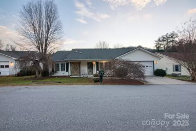 532 Woodfield Lane, Hendersonville, NC 28791 - Photo 2
