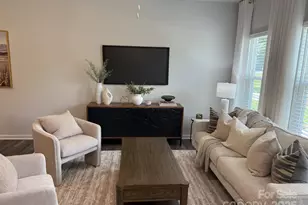 2958 Sloan Dr, Charlotte, NC 28208 - Photo 2