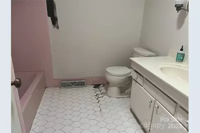 1050 Indian Hill Road, Hendersonville, NC 28791 - Photo 12