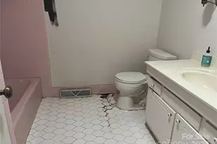 1050 Indian Hill Rd, Hendersonville, NC 28791 - Photo 12