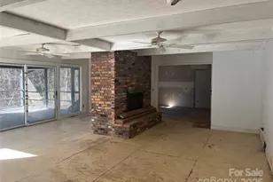 1050 Indian Hill Rd, Hendersonville, NC 28791 - Photo 8