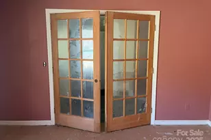 1050 Indian Hill Rd, Hendersonville, NC 28791 - Photo 18