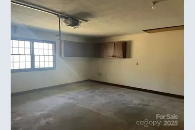 1050 Indian Hill Road, Hendersonville, NC 28791 - Photo 20