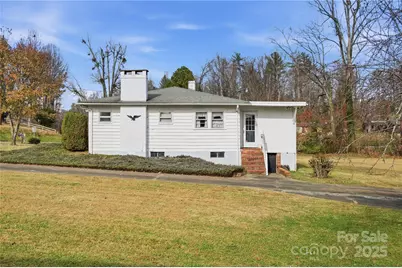 940 Meadowlane Drive NW, Lenoir, NC 28645 - Photo 8