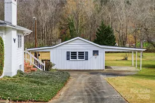 940 Meadowlane Dr NW, Lenoir, NC 28645 - Photo 6