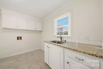 33 20th Avenue NW, Hickory, NC 28601 - Photo 6