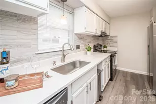 8839 Hunter Ridge Dr, Charlotte, NC 28226 - Photo 12