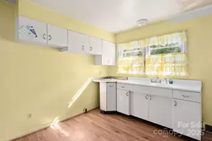 16 Melbourne Pl, Asheville, NC 28801 - Photo 8