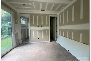 215 Walnut Ave, Charlotte, NC 28208 - Photo 10