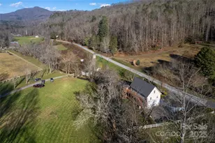 814 Barkers Creek Rd, Whittier, NC 28789 - Photo 4