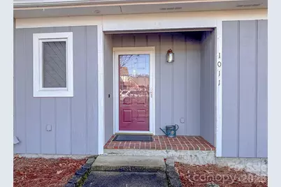 1011 21st Avenue NE, Hickory, NC 28601 - Photo 2