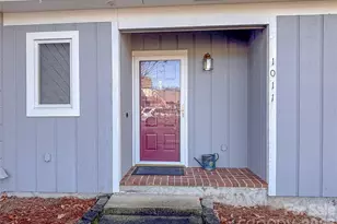 1011 21st Ave NE, Hickory, NC 28601 - Photo 2