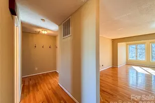 1011 21st Ave NE, Hickory, NC 28601 - Photo 12