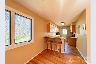 1011 21st Avenue NE, Hickory, NC 28601 - Photo 8