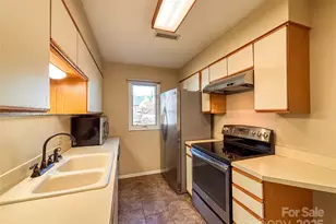 1011 21st Ave NE, Hickory, NC 28601 - Photo 10