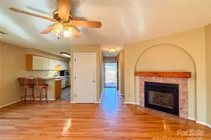 1011 21st Ave NE, Hickory, NC 28601 - Photo 4