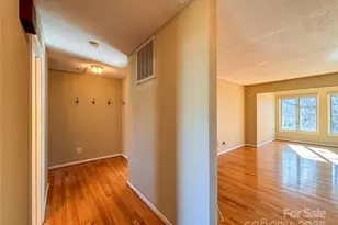 1011 21st Ave NE, Hickory, NC 28601 - Photo 12