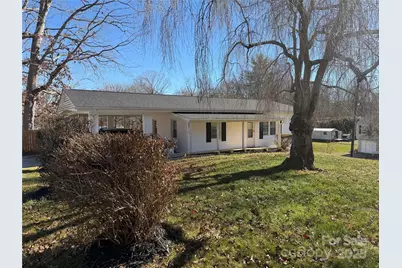 401 Bradshaw Avenue, Hendersonville, NC 28792 - Photo 2