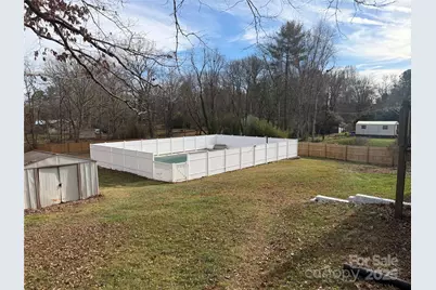 401 Bradshaw Avenue, Hendersonville, NC 28792 - Photo 32