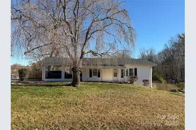 401 Bradshaw Avenue, Hendersonville, NC 28792 - Photo 1