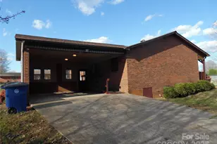 106 Belleview Dr NE, Conover, NC 28613 - Photo 4