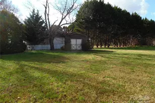 106 Belleview Dr NE, Conover, NC 28613 - Photo 6