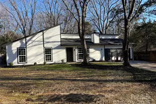 7401 Sheffingdell Dr, Charlotte, NC 28226 - Photo 2