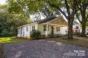 137 Woodlawn Dr, Statesville, NC 28677 - Photo 2