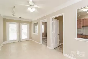 421 Peachtree Rd, Charlotte, NC 28216 - Photo 6