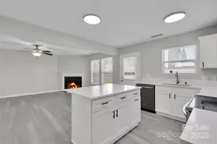 2707 Cochrane Dr, Charlotte, NC 28269 - Photo 10