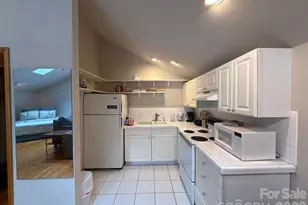 1330 Cedar Ln, Charlotte, NC 28226 - Photo 2