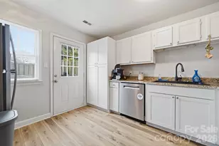 5918 Crape Myrtle Ln, Charlotte, NC 28216 - Photo 10